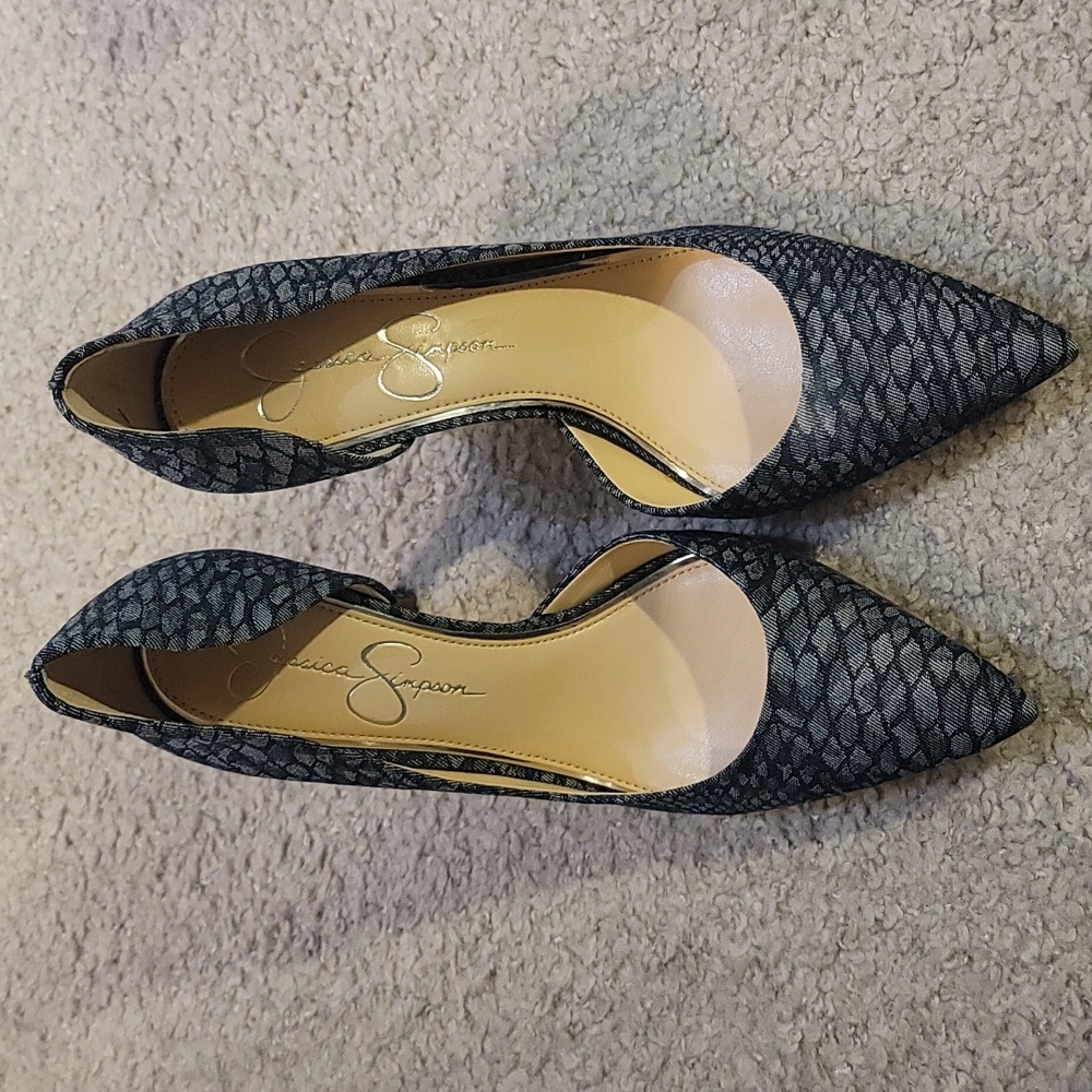 Denim Pump